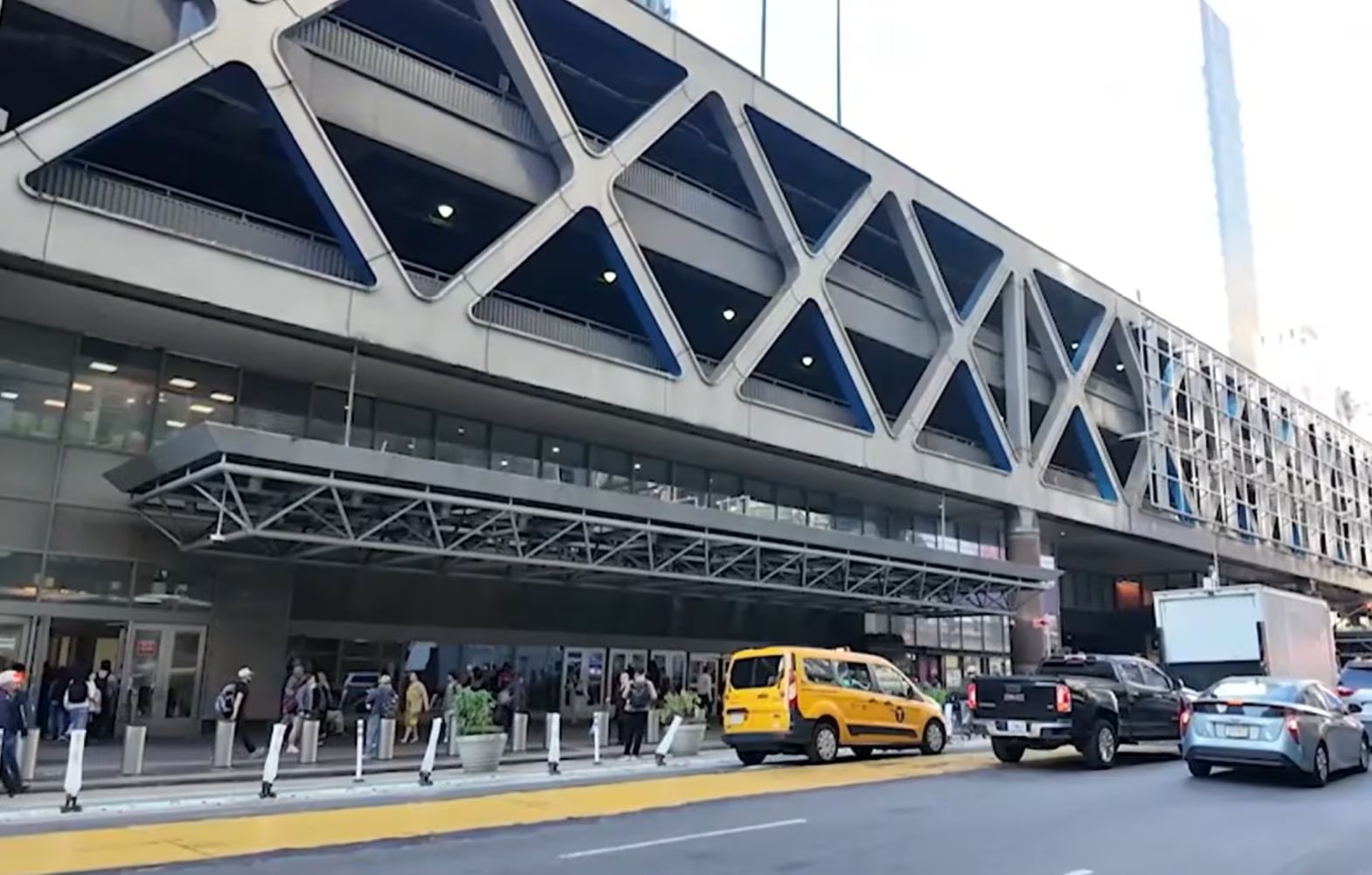 El proyecto de reemplazo total de la Port Authority Bus Terminal cuenta con un presupuesto de USD 11.000 millones y concluirá en 2035 (ABC 7)