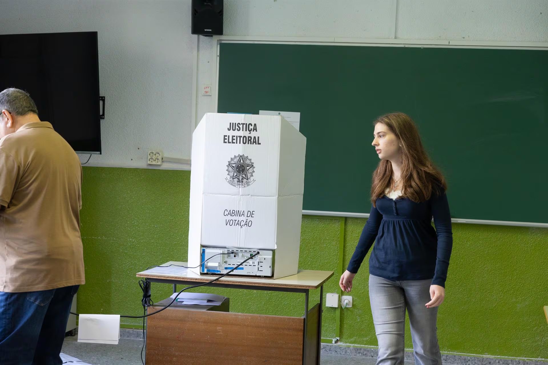 La normativa electoral fija una segunda vuelta para el 25 de octubre si ningún candidato obtiene más de la mitad de los votos válidos.