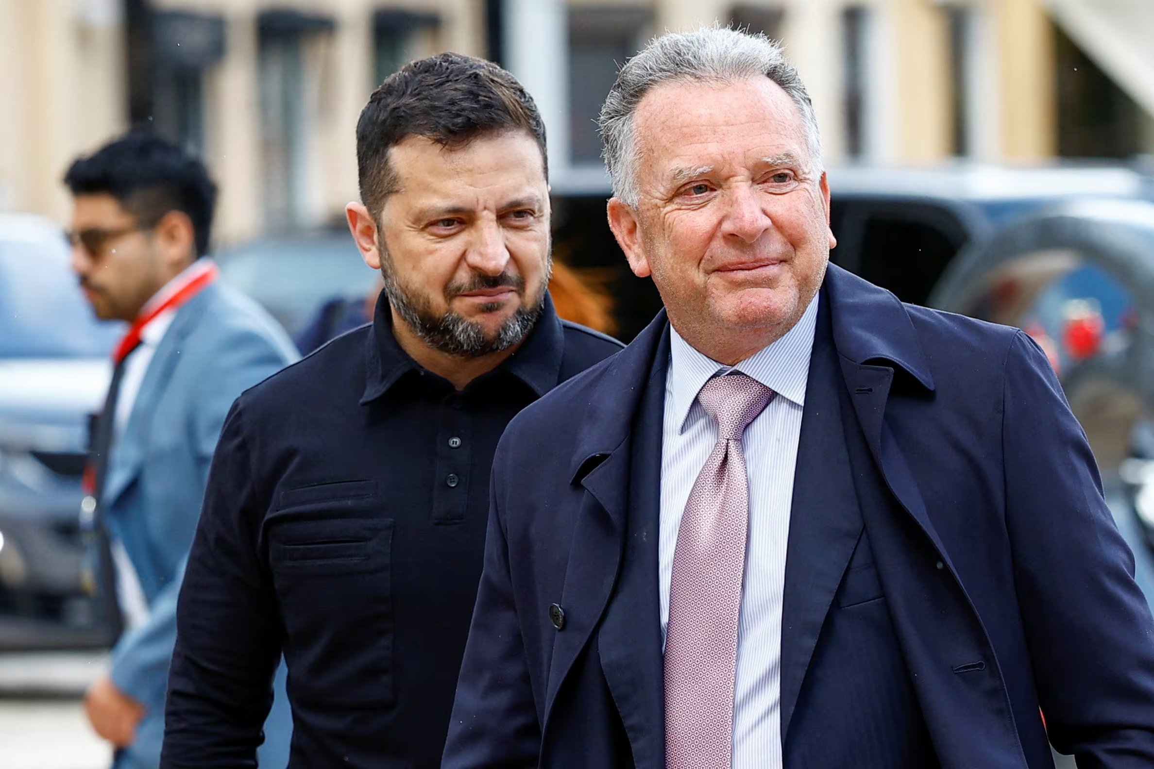 El presidente de Ucrania, Volodimir Zelensky, y el enviado especial de Estados Unidos, Steve Witkoff, el 6 de septiembre de 2026 (REUTERS/Valentyn Ogirenko)