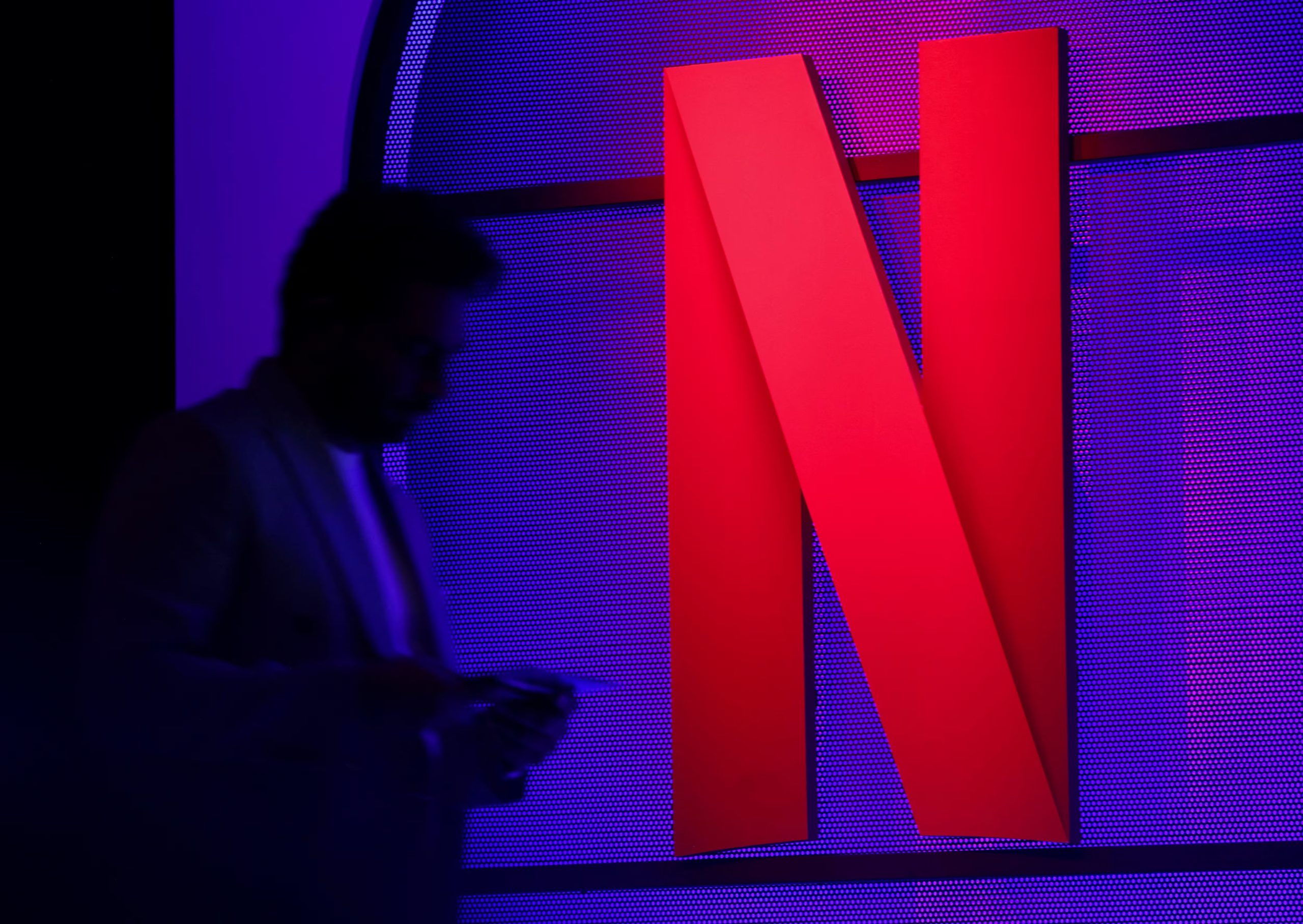 Durante el primer trimestre de 2026, Netflix registró un beneficio neto de USD 5.283 millones, un 83% superior al del mismo período del año anterior. REUTERS/Francis Mascarenhas/File Photo