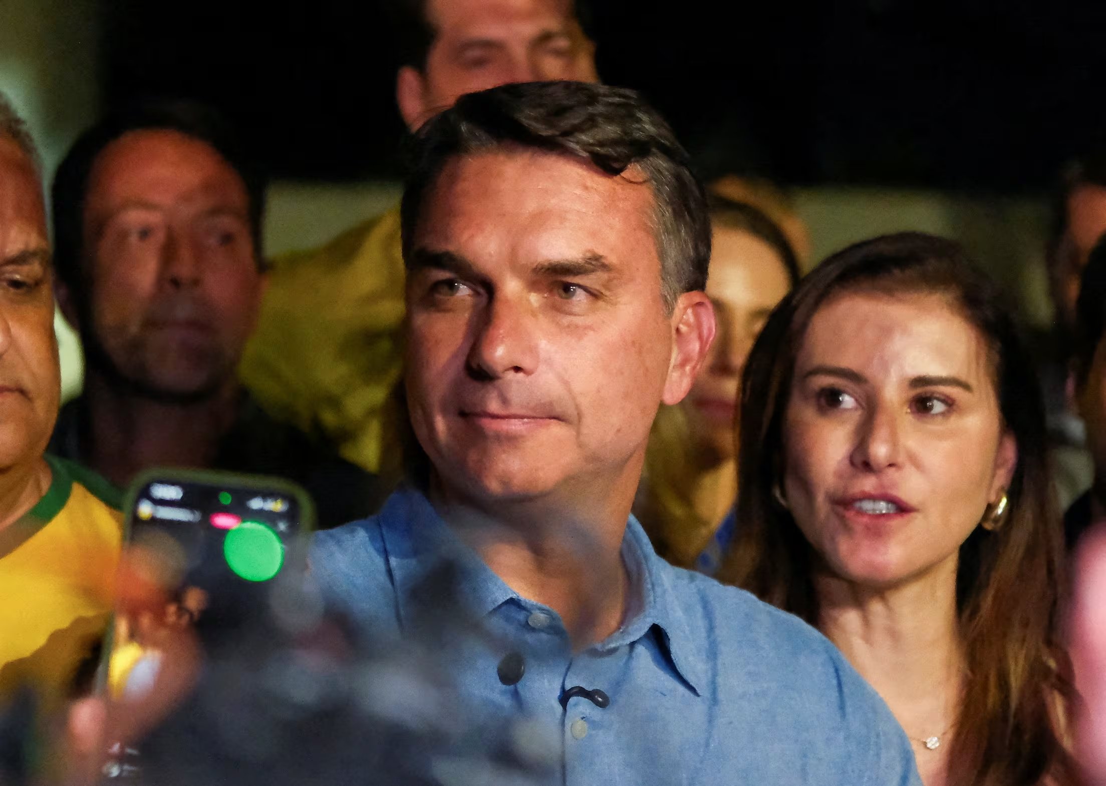 El aspirante obtiene 47.03% de sufragios válidos frente a 45.16% del otro contendiente y ambos competirán nuevamente el 25 de octubre tras no superar 50% de los votos emitidos en esta elección. REUTERS/Diego Herculano