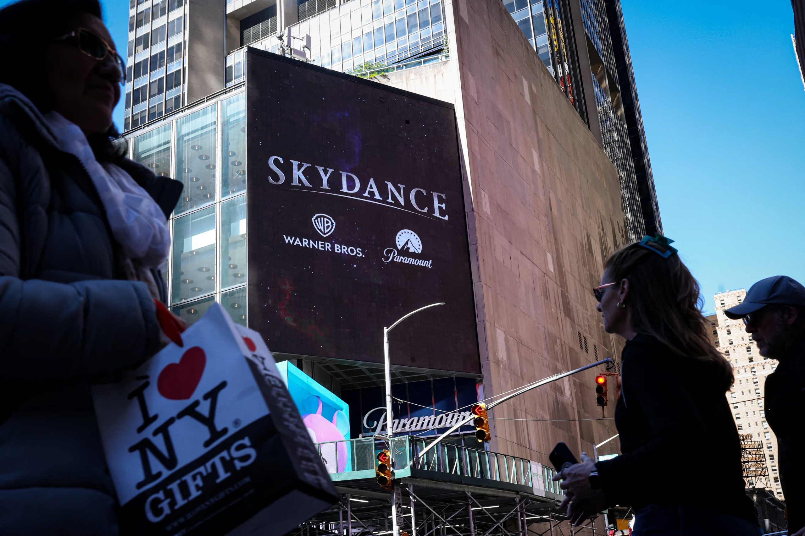 Paramount+ y HBO Max seguirán operando por separado hasta que se defina su unificación (REUTERS/Brendan McDermid)