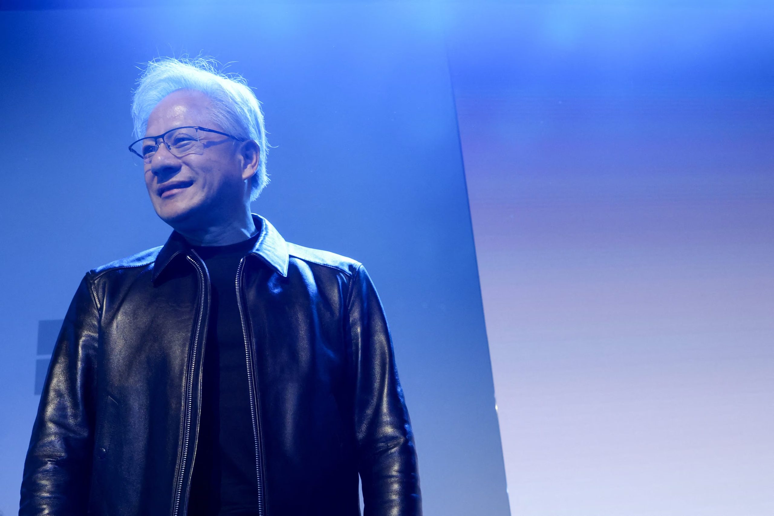 El director ejecutivo de Nvidia planteó que las empresas entrenarán sistemas de inteligencia artificial para integrarlos en sus bienes de consumo. (REUTERS/Manuel Orbegozo)