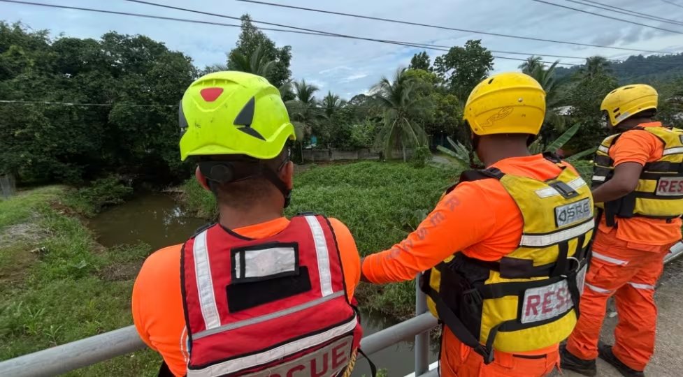 La práctica reunía a 31 participantes y siete instructores, para un total de 38 personas, cuando se produjo la emergencia por el incremento del nivel del agua. Tomada de Instagram