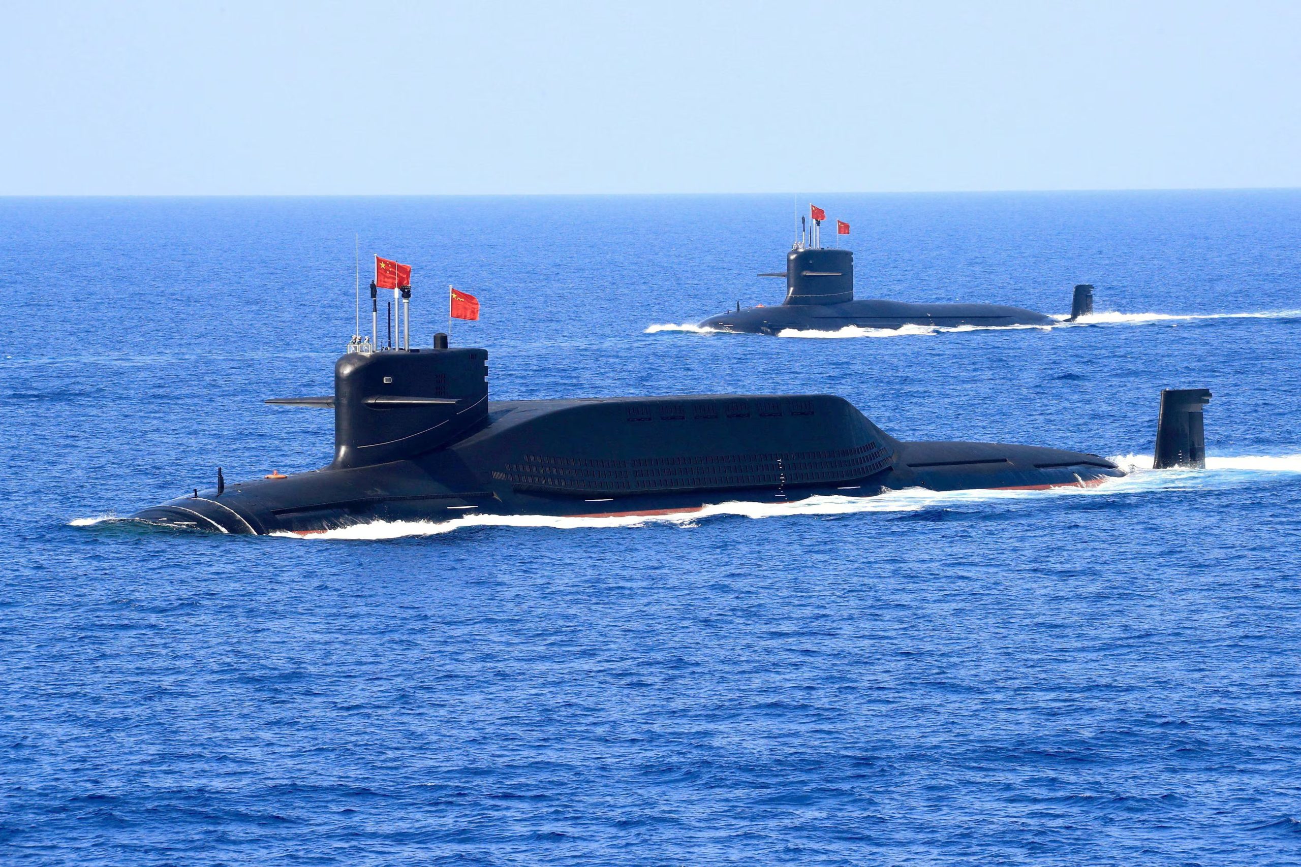 Un submarino de misiles balísticos de propulsión nuclear clase Jin (Tipo 094A) de la Armada del Ejército Popular de Liberación (EPL) de China (REUTERS)