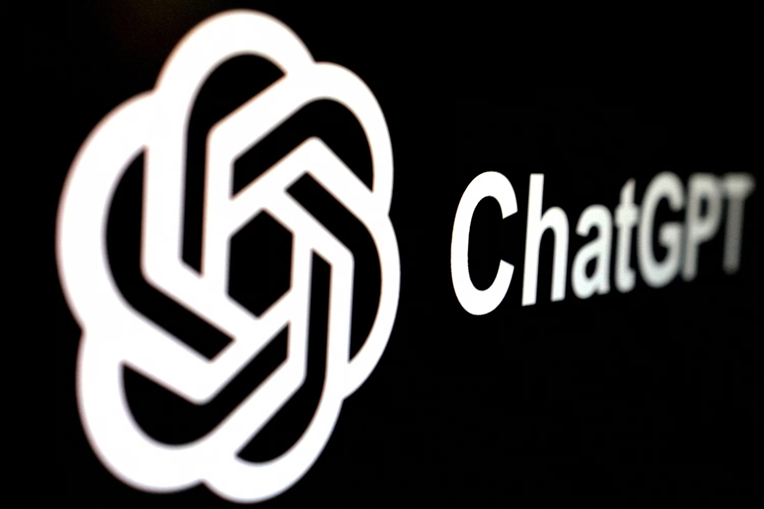 ChatGPT es un asistente virtual y chatbot de inteligencia artificial generativa desarrollado por la empresa OpenAI (REUTERS/Dado Ruvic)