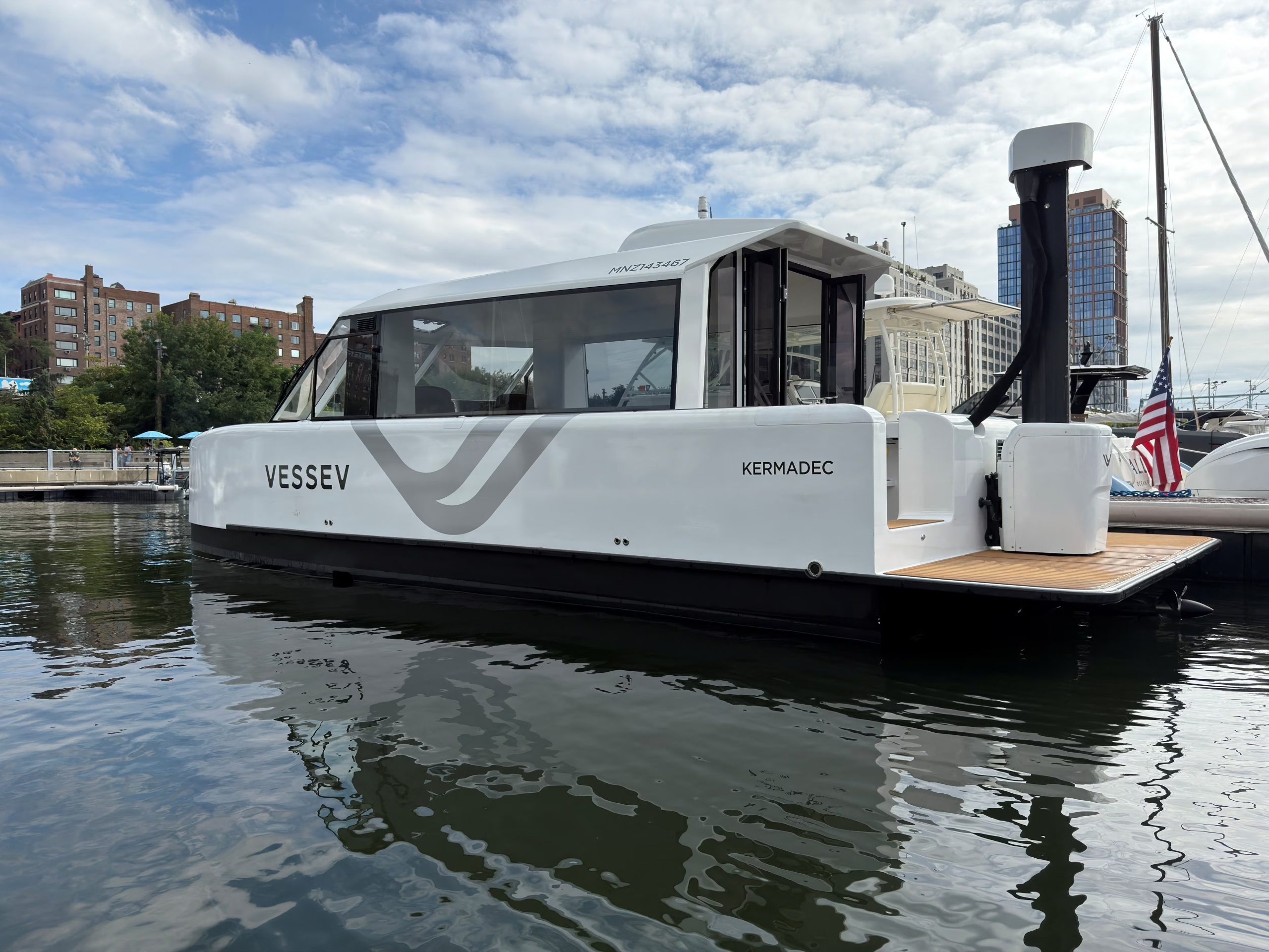 Vessev fabrica el motor eléctrico del barco en sus instalaciones y adquiere las baterías a proveedores externos. (REUTERS/Roselle Chen)