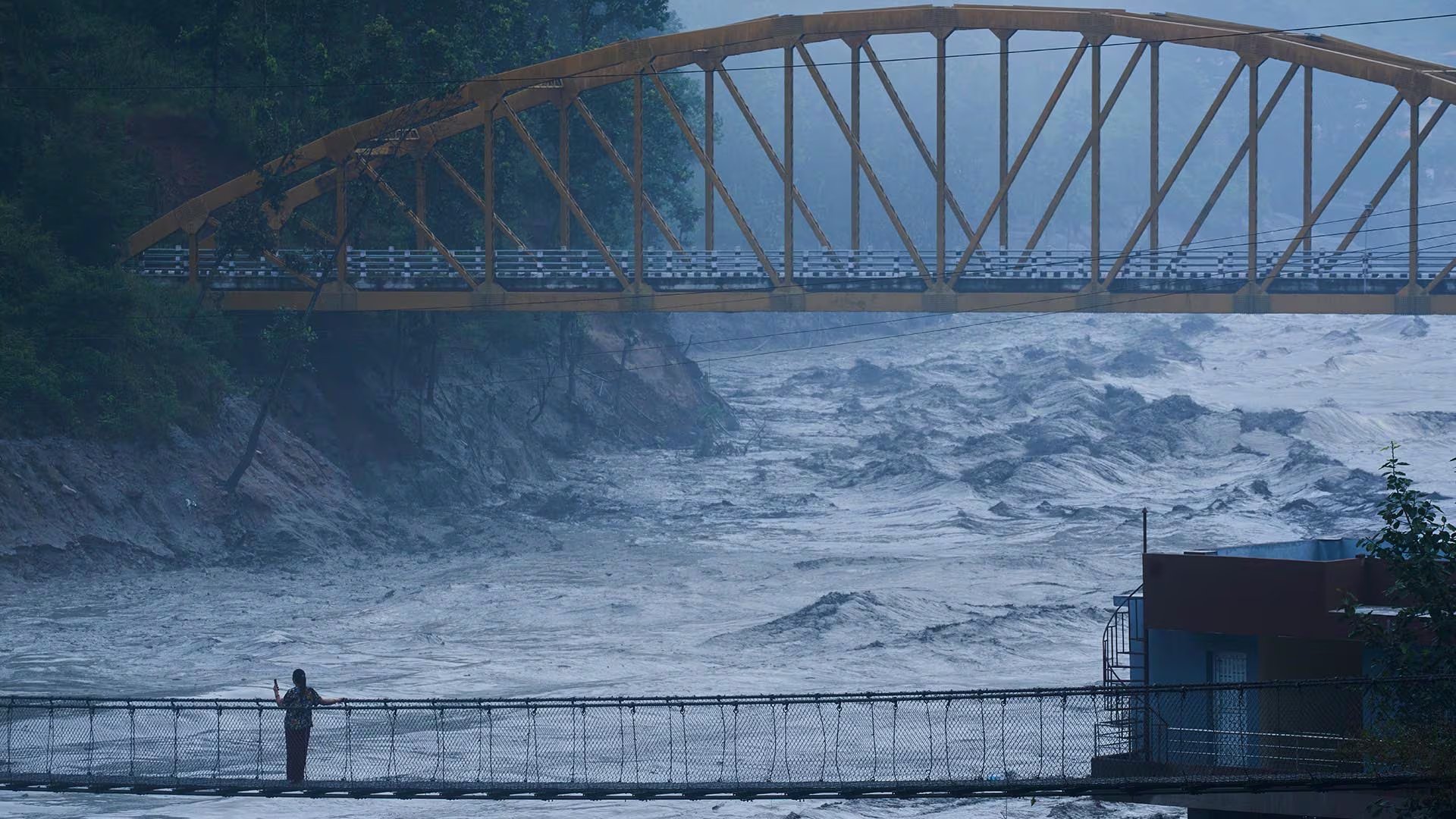 La herramienta adapta la técnica de difusión empleada en la generación de imágenes para analizar registros de lluvia y caudal (AP Photo)