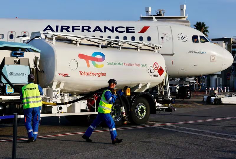 Un avión de Air France, operado con combustible de aviación sostenible (SAF) producido por TotalEnergies
REUTERS/Eric Gaillard/Fotografía de archivo