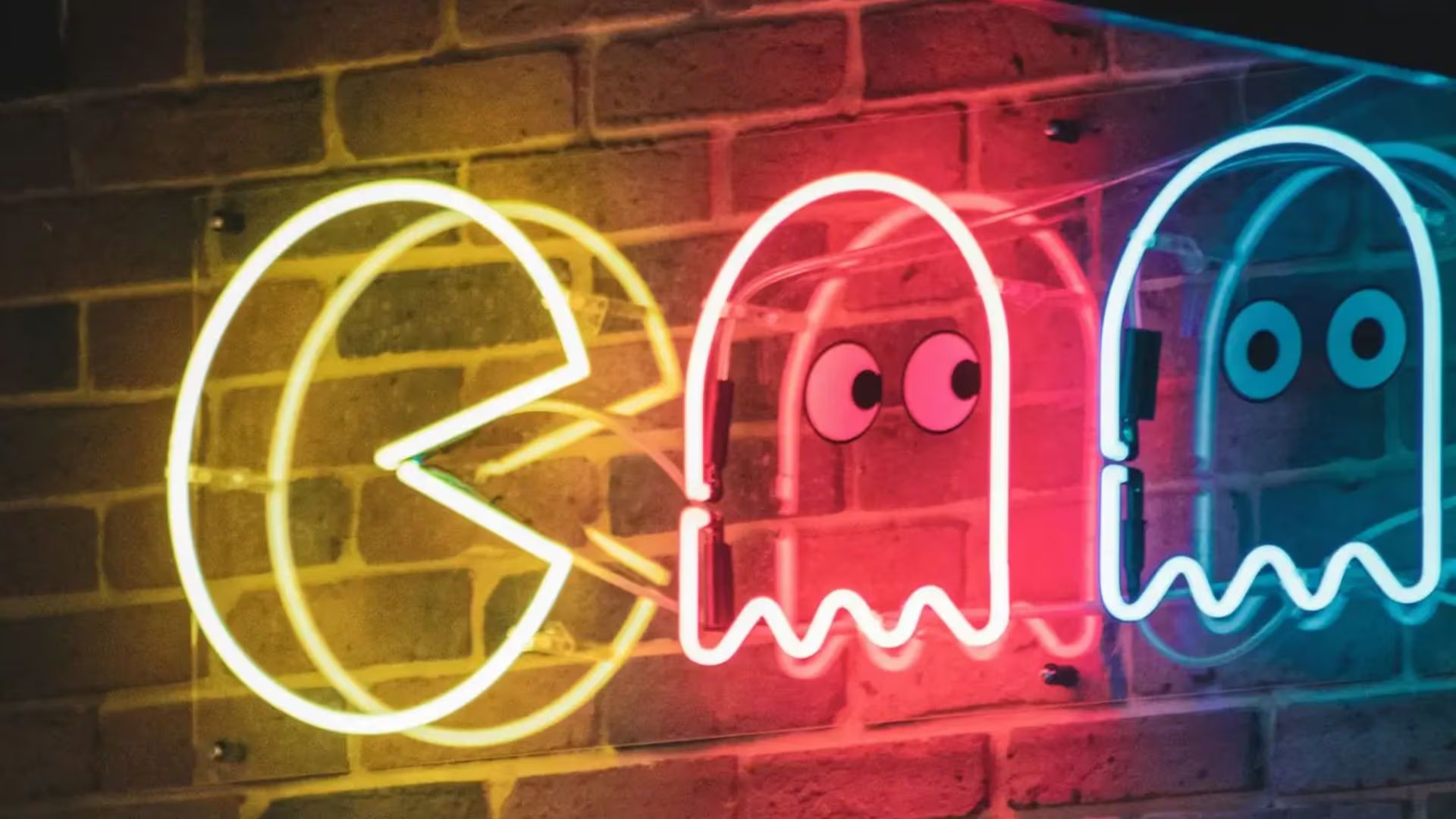 La marca Pac-Man pasó a denominar estrategias de defensa corporativa contra adquisiciones hostiles y proyectos de recolección de basura espacial