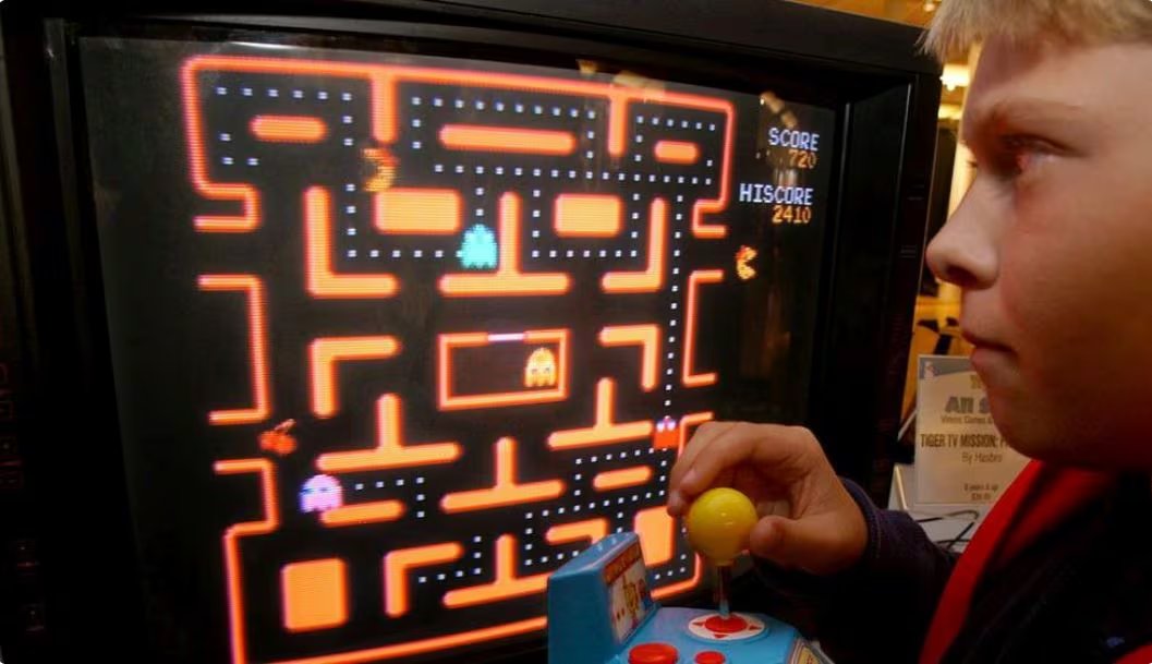 Pac-Man trascendió las pantallas de arcade y se convirtió en un símbolo cultural capaz de influir en la música, el cine, la televisión y hasta en la moda contemporánea. (EFE)