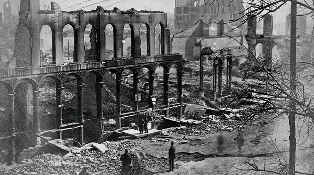 El incendio de Chicago se propagó rápidamente debido a la sequía, la abundancia de madera de la ciudad y la falta de recursos del cuerpo de bomberos 