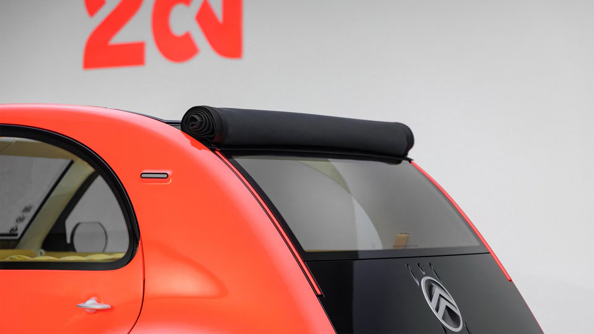 El techo de lona enrollable es otra da las cualidades comunes con el auto original que se mantienen en el eléctrico. (Stellantis)