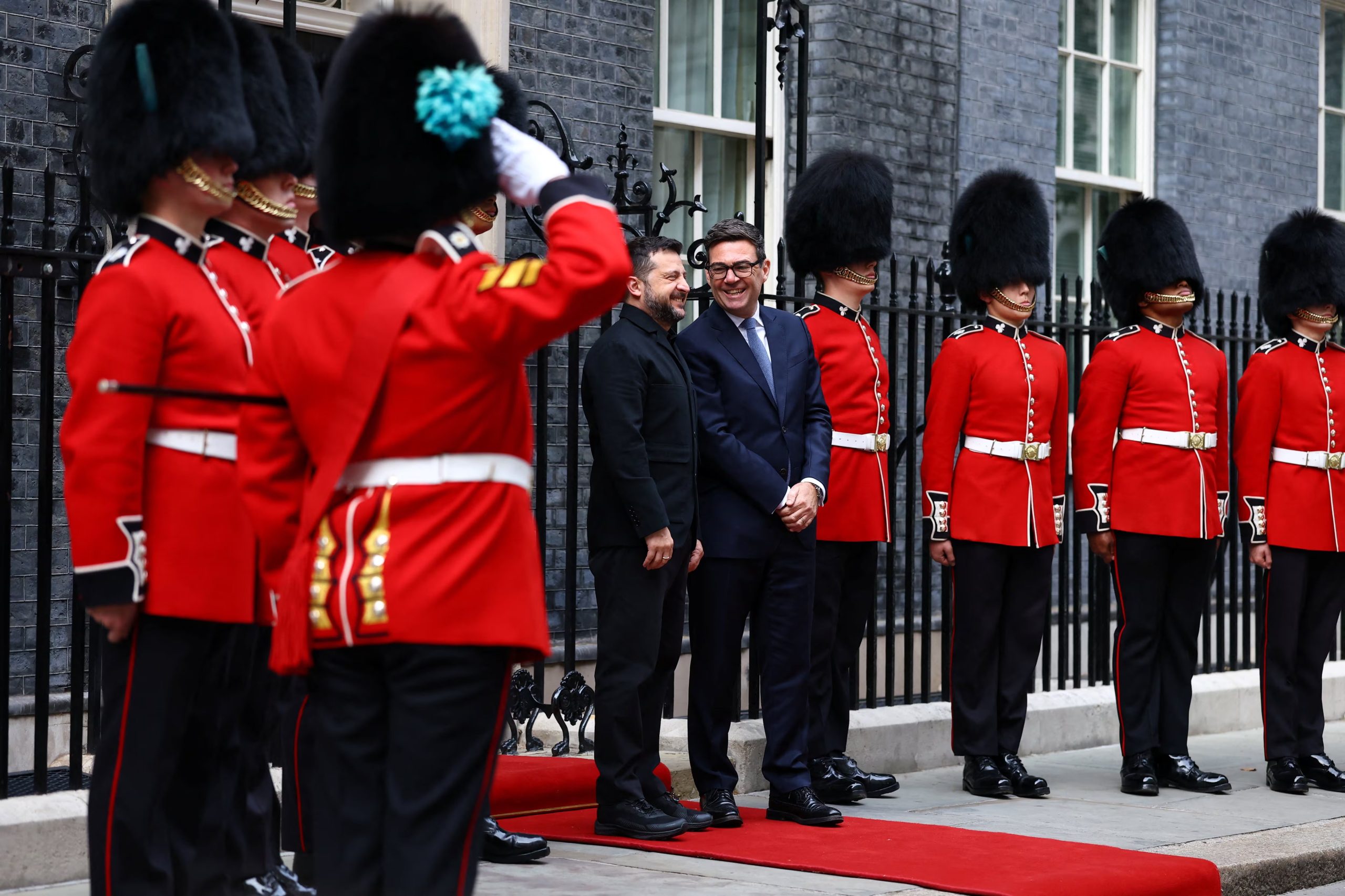 Andy Burnham sostuvo ante la Cámara de los Comunes que buscará reparar puentes con la administración estadounidense para mantener el apoyo a Kiev. (REUTERS/Hannah McKay/Pool)